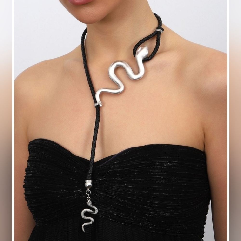 Leather snake necklace NEW